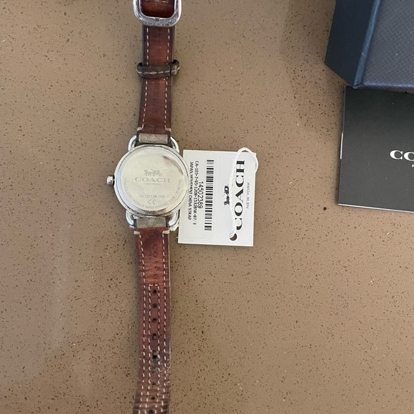 Coach Women\'s Watch with Cream Dial and Brown Strap main image 9